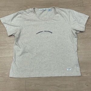 Vintage Tommy Hilfiger Women’s Cream Logo Crewneck T-Shirt